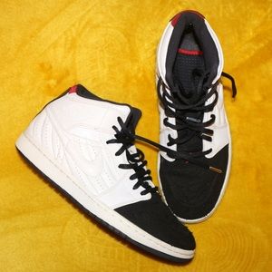 Air Jordan 1 Retro ‘99 - “Black Toe”